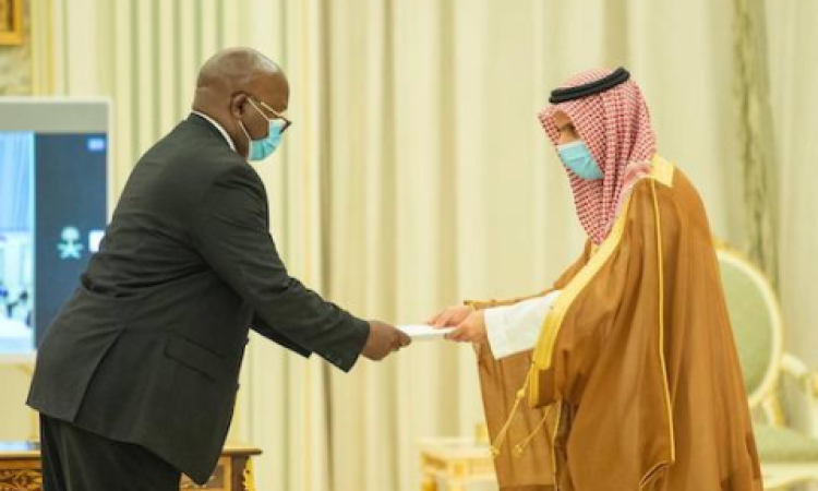 H.E. Amb.Isaac Biruma Sseburime, Presents letters of credence to the Custodian of the two Holly Mosques 